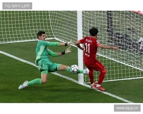 库尔图瓦与阿利松:门线扑救与出球组织风格对比分析 库尔图瓦与阿利松:门线扑救与出球组织风格对比分析