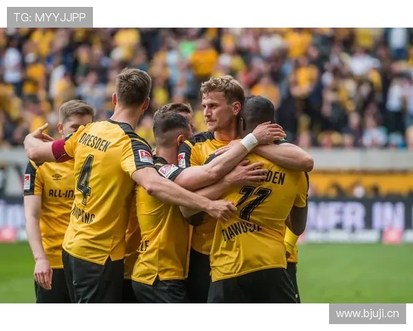 多特蒙德高位压迫反噬，防线频频被打穿，防守体系稳定性面临考验