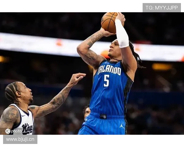 保罗·班切罗连续三分建功 拉开与新秀锋线对手差距