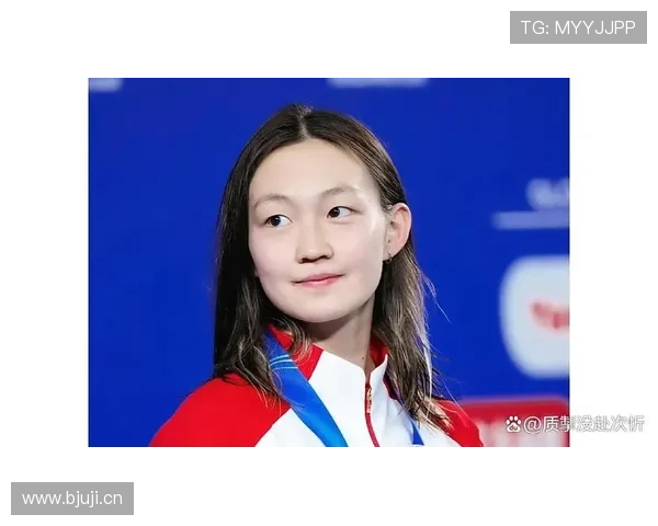 李冰洁训练场突然停下，周围队友全懵了，这日常也太奇怪了吧？