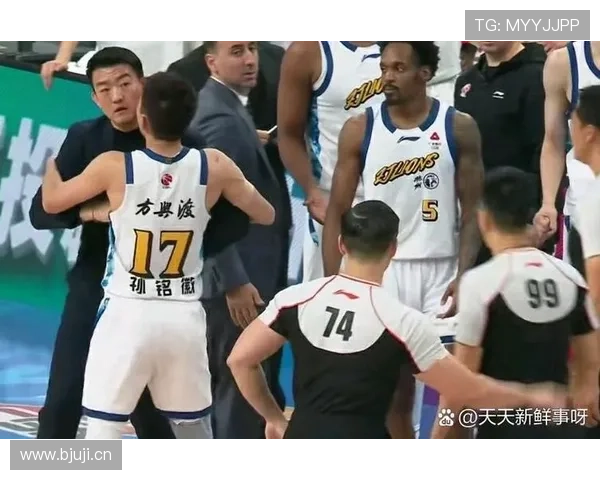 篮下防守时，如何避免被吹罚阻挡犯规？实战技巧与规则解析